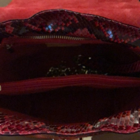 Red Python hand bag w/optional chain - Picture 5 of 7